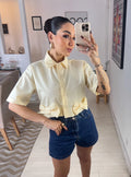 Camisa manga curta com laços na laterais -